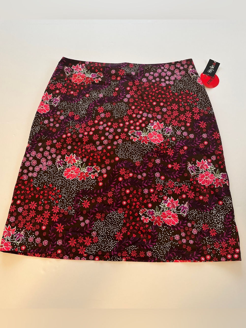 Style & Co. Burgundy Floral Stretch Skirt 14 zip casual